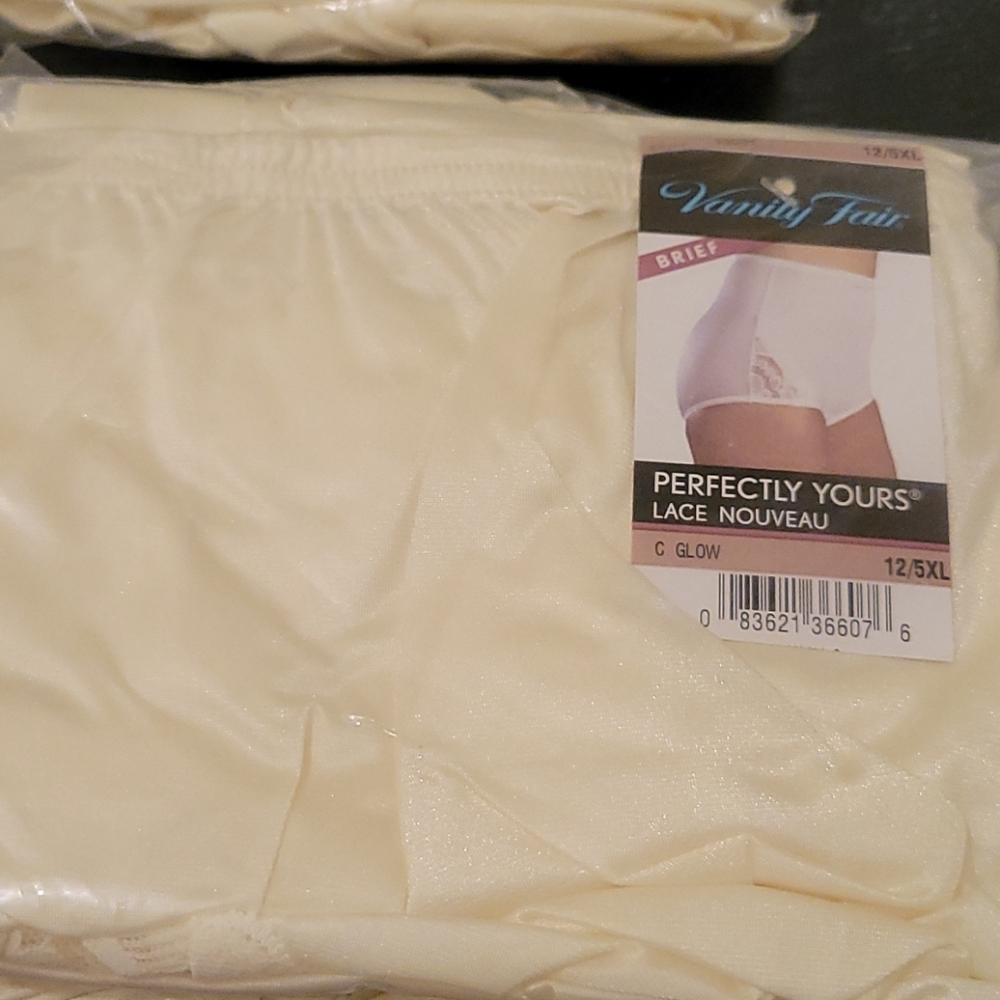 Vanity Fair 5x WHITE not Glow.